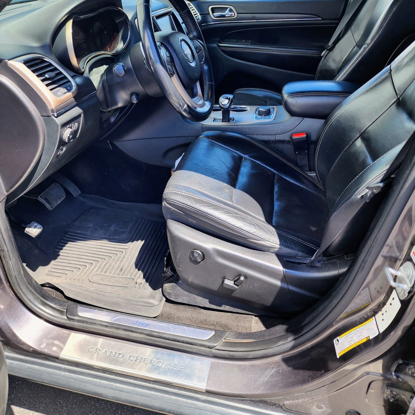 FRONT SEAT JACKERS® (2011-2021 JEEP GRAND CHEROKEE / 2011 - 2024 DODGE DURANGO)