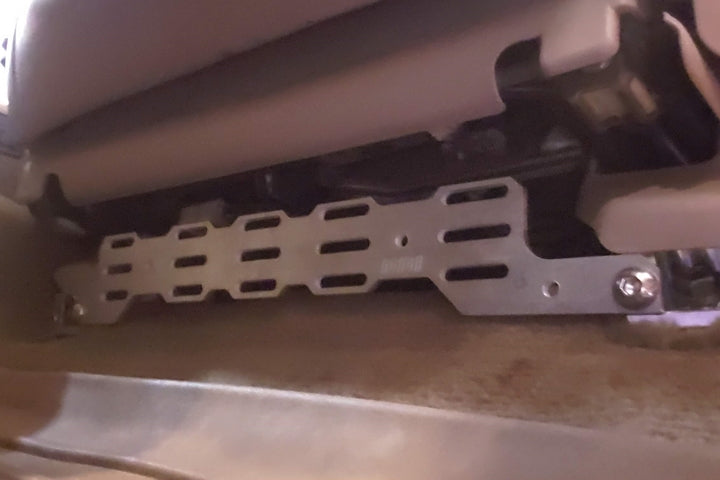 FRONT SEAT JACKERS 1998 2007 TOYOTA LAND CRUISER 100 Get comfortable and get organized with Desert Does It.