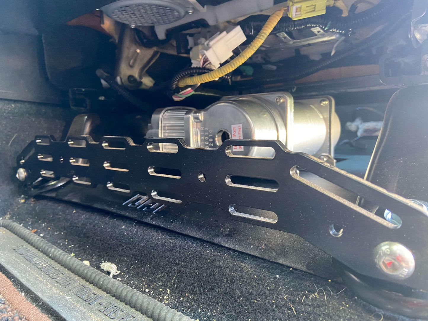 UNDER SEAT COMPRESSOR MOUNT (2007-2021 TOYOTA TUNDRA) - Desert Does It