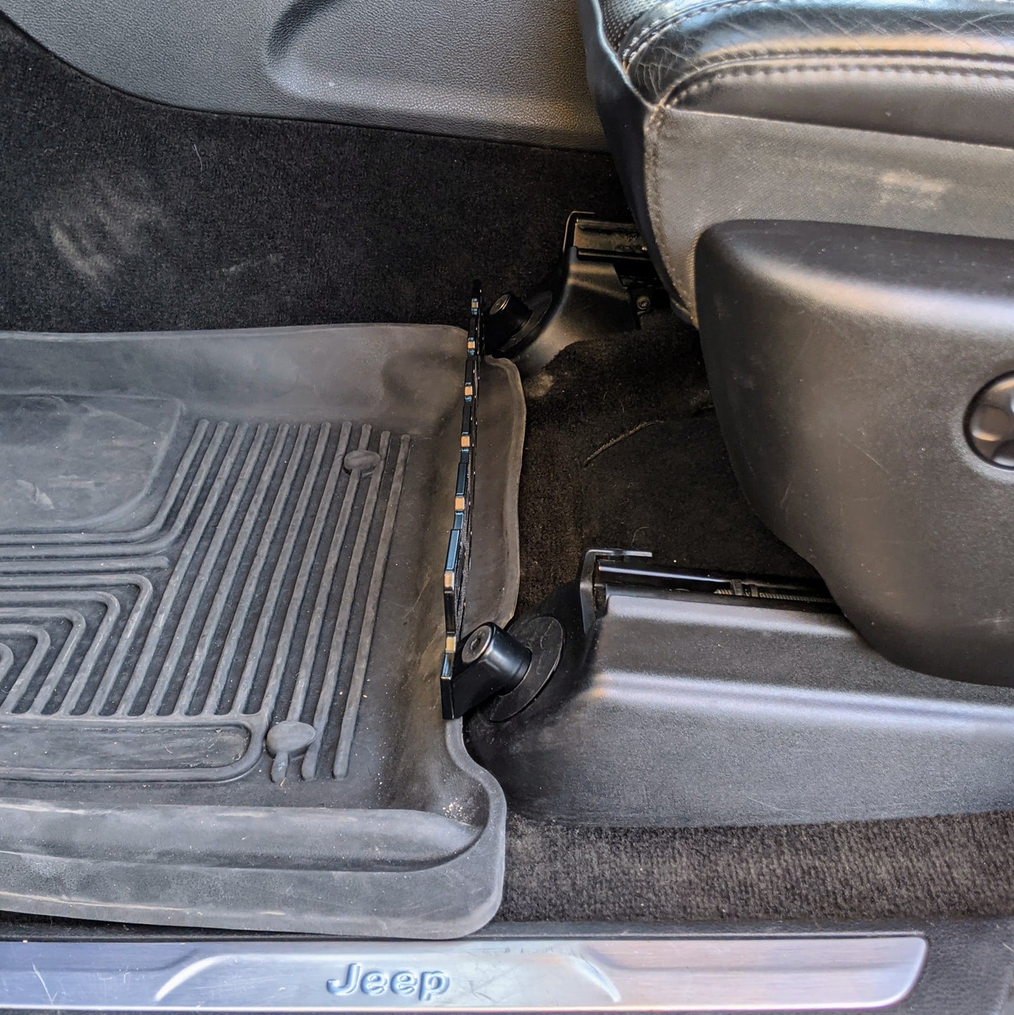 FRONT MULTI MOUNT PANEL (2019 - 2024 RAM 1500 / 2011-2021 JEEP GRAND CHEROKEE / 2011 - 2024 DODGE DURANGO) MMP
