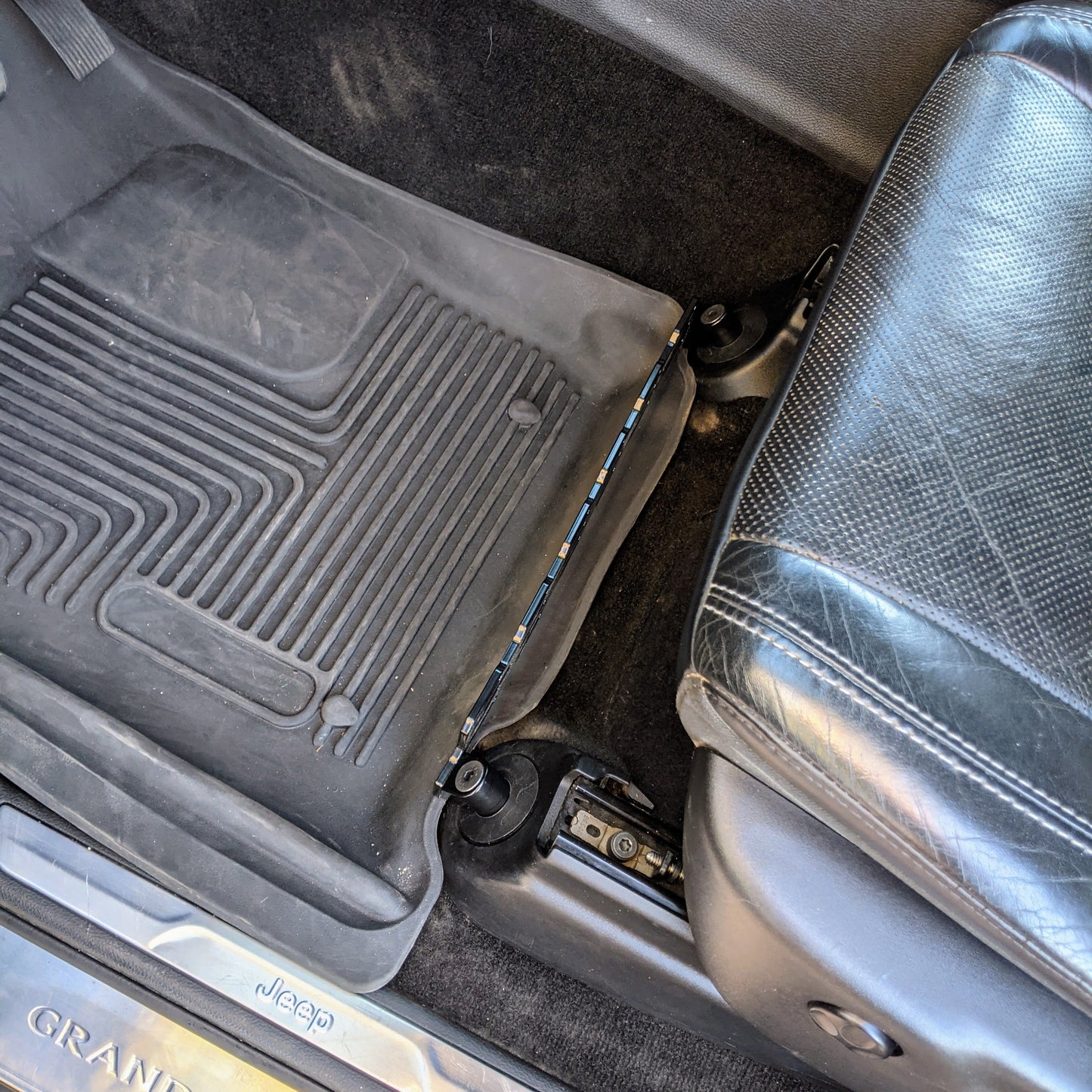 FRONT MULTI MOUNT PANEL (2019 - 2024 RAM 1500 / 2011-2021 JEEP GRAND CHEROKEE / 2011 - 2024 DODGE DURANGO) MMP