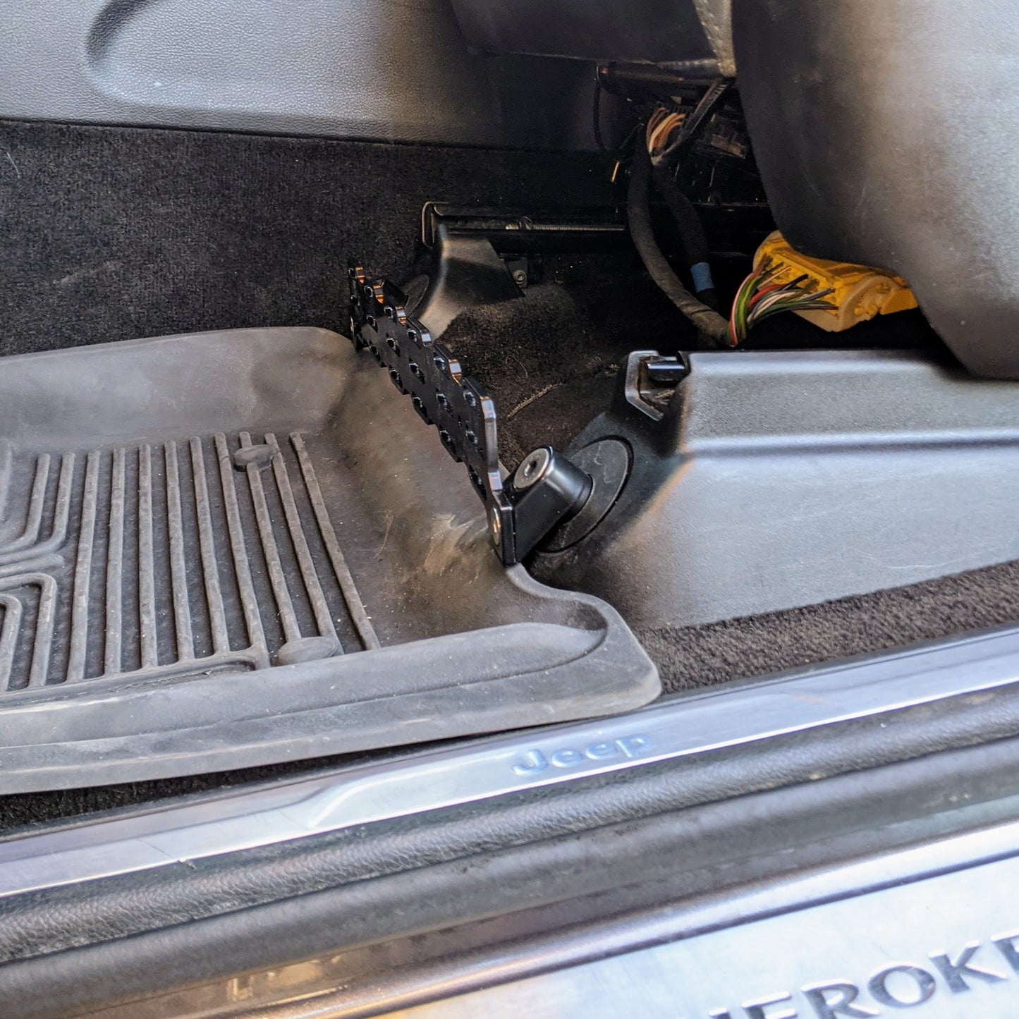 FRONT MULTI MOUNT PANEL (2019 - 2024 RAM 1500 / 2011-2021 JEEP GRAND CHEROKEE / 2011 - 2024 DODGE DURANGO) MMP