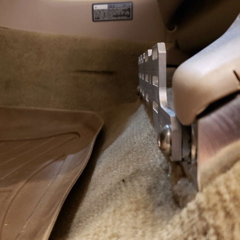 FRONT SEAT JACKERS 1998 2007 TOYOTA LAND CRUISER 100 Get comfortable and get organized with Desert Does It.