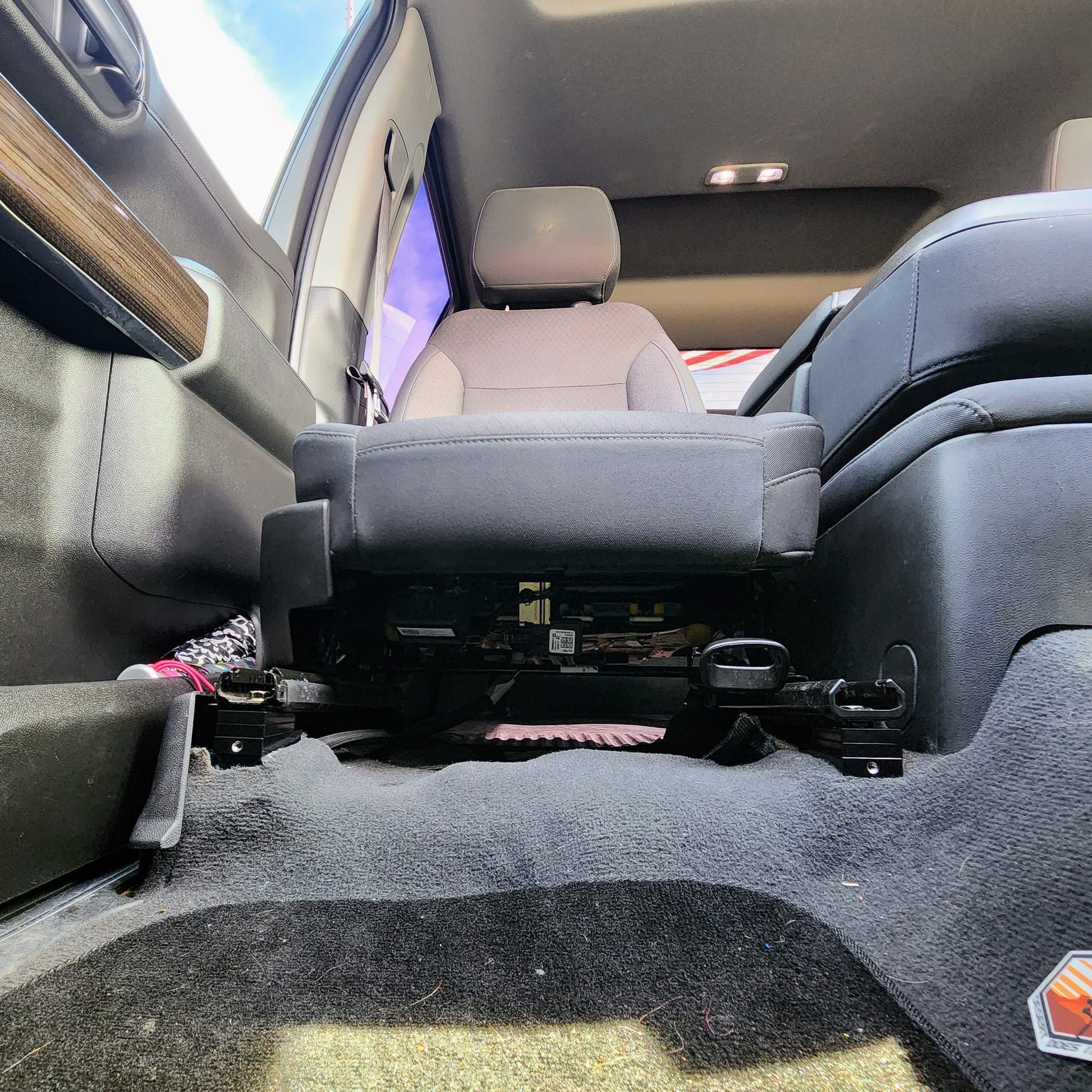 FRONT SEAT JACKERS (2021-2023 CHEVROLET SUBURBAN/TAHOE) - Desert Does It