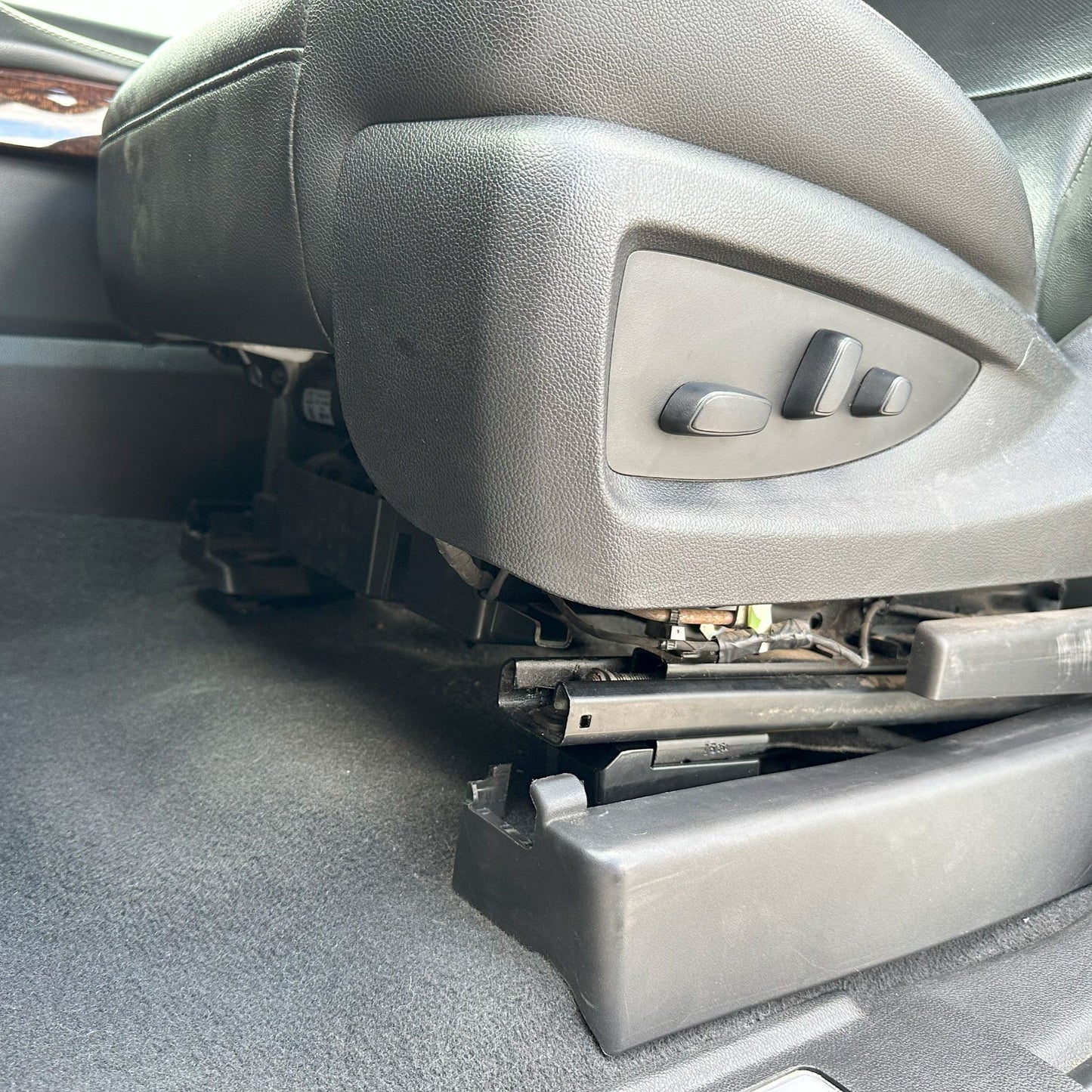 FRONT SEAT JACKERS (2014-2018 GM 1500)