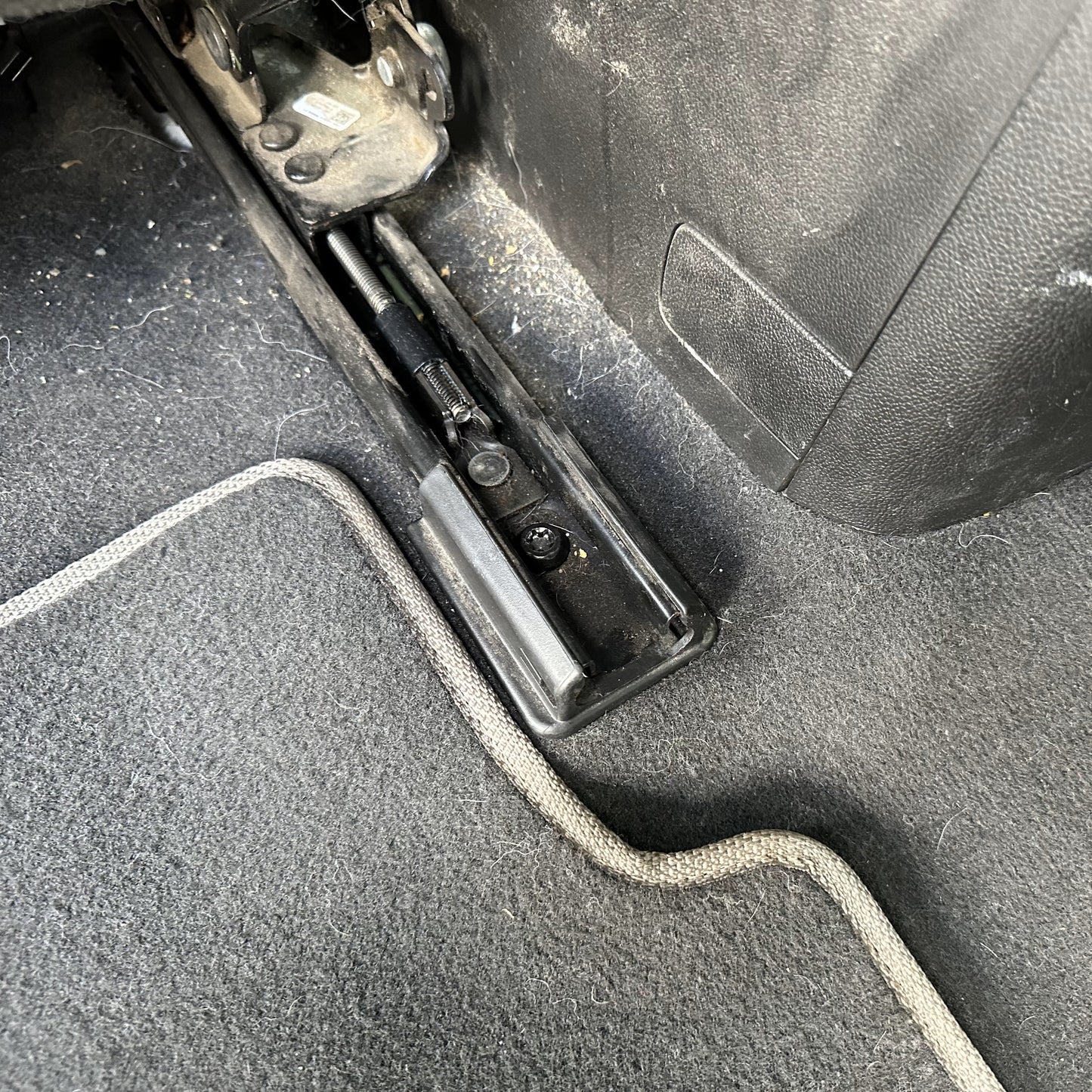 FRONT SEAT JACKERS (2015-2019 GM 2500/3500)