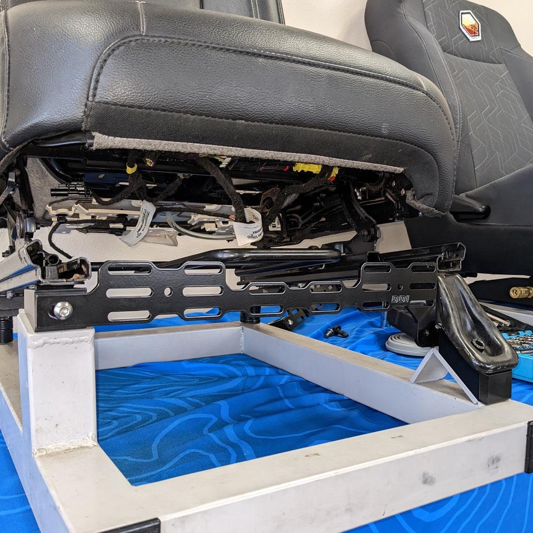 SHORTY FRONT SEAT JACKERS® (2018-2022 JEEP WRANGLER JL, JLU, & GLADIATOR) Get Comfortable and Get Organized with Desert Does It