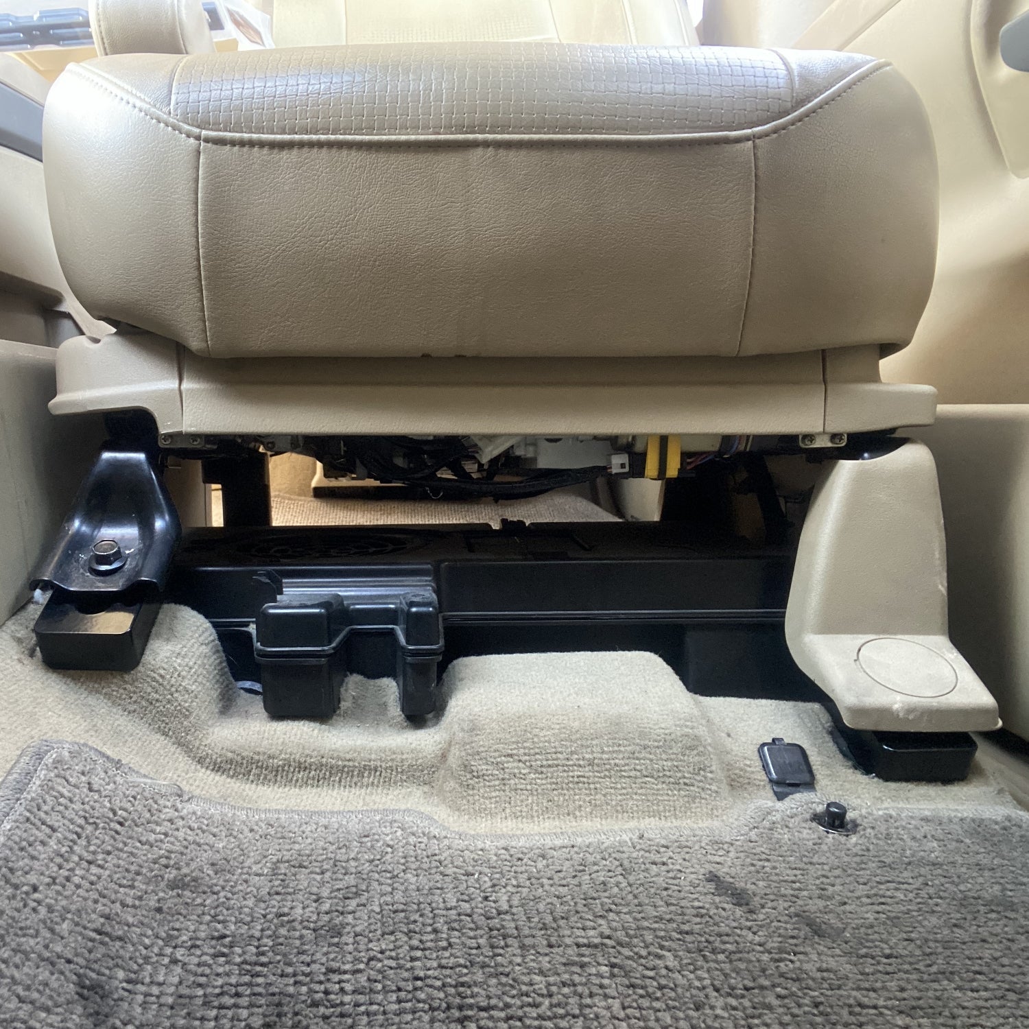 FRONT SEAT JACKERS 2004 2015 NISSAN TITAN NISSAN ARMADA) Get Comfortable and Get Organized with Desert Does It