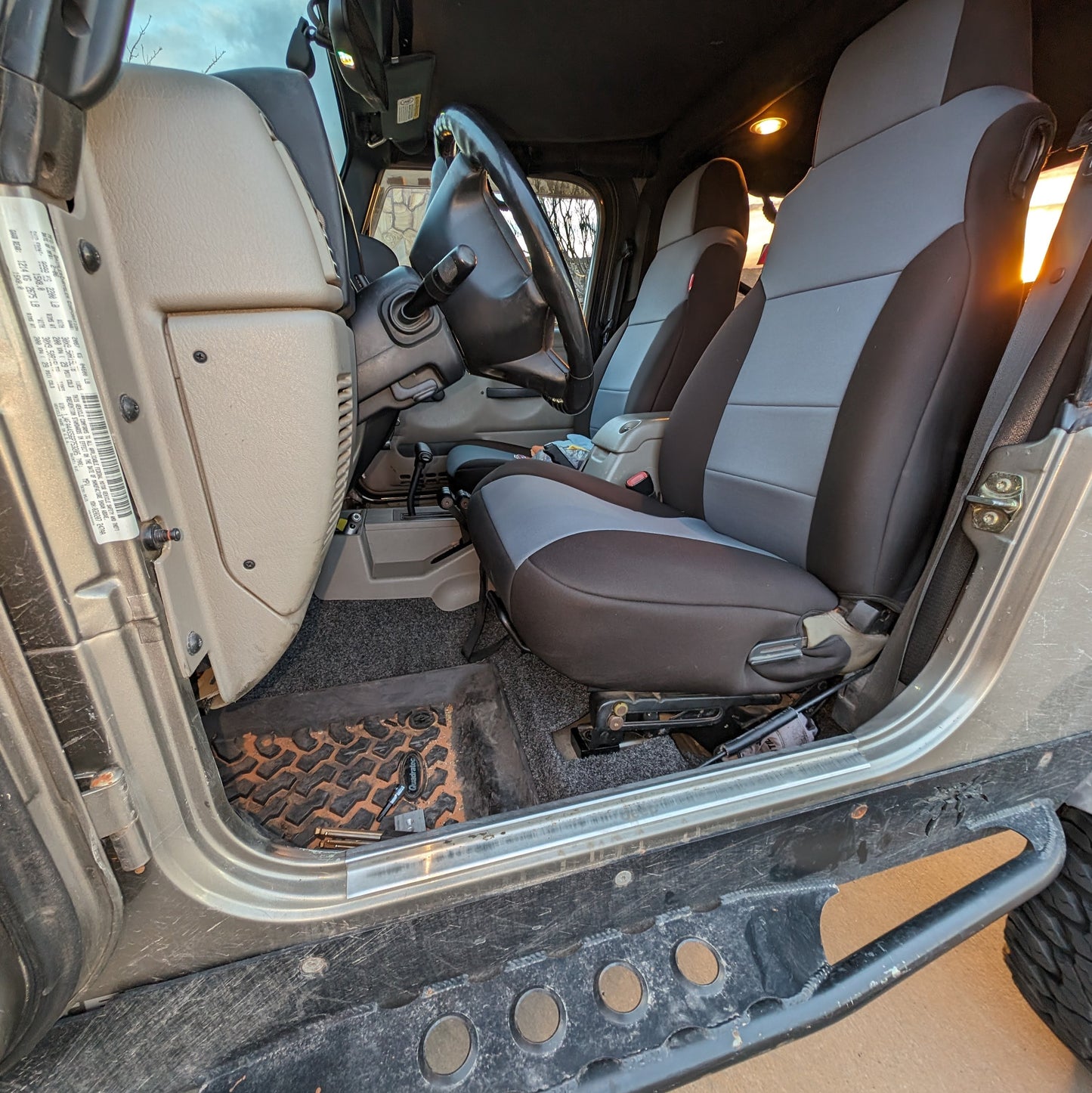 FRONT SEAT JACKERS® (2004-2006 JEEP WRANGLER TJ Unlimited/LJ)