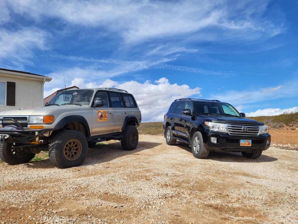 FRONT SEAT JACKERS (2008-2021 LAND CRUISER & LX570) - Desert Does It